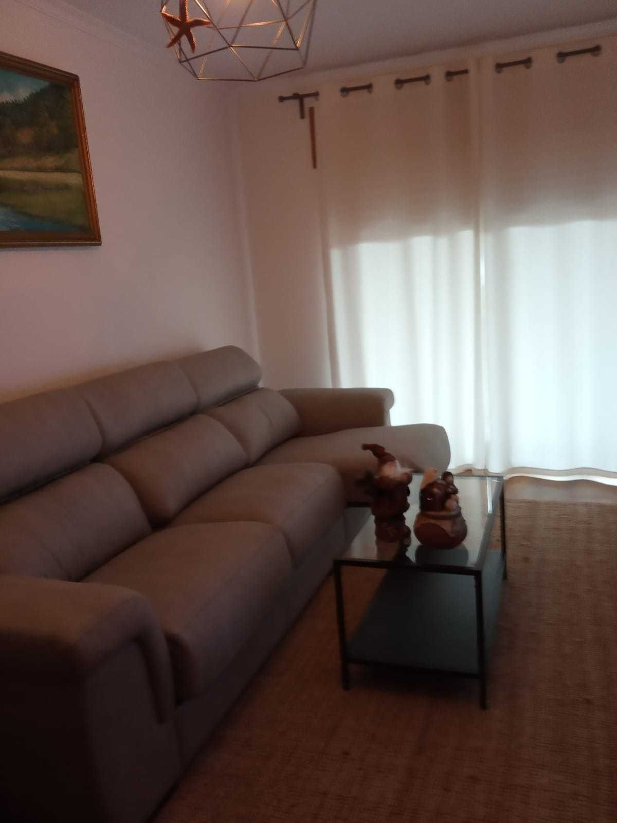 Sofa Bege Acizentado com Chaise Longue  a venda em Lavra