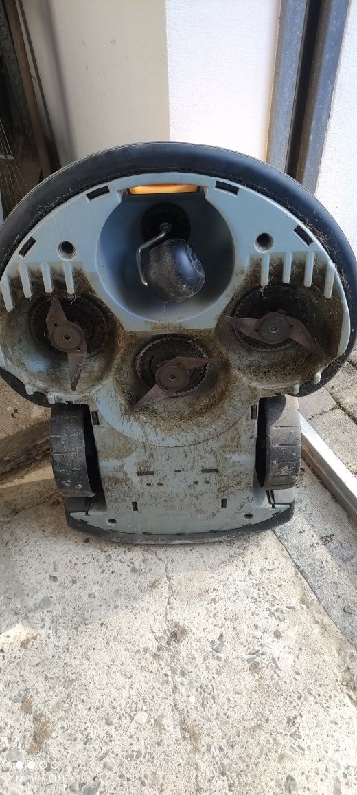 Robot koszacy Friendly Robotics RL500.