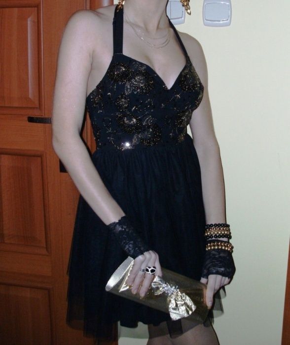 tiulowa czarna sukienka koronkowa