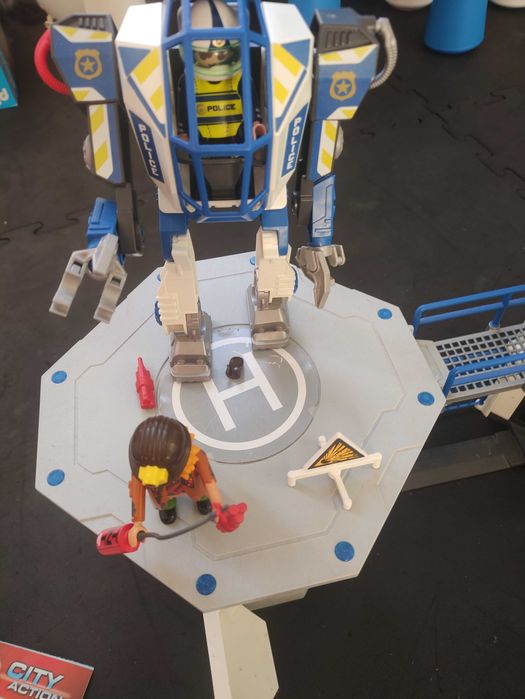 Komisariat policji playmobil 6919 + Robot policyjny 70571