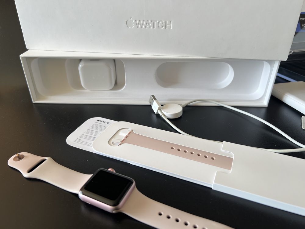 Продам Б/В Apple Watch Series 2 38mm Rose Gold