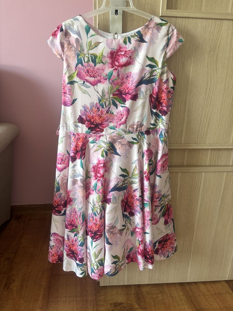 Elegancka sukienka