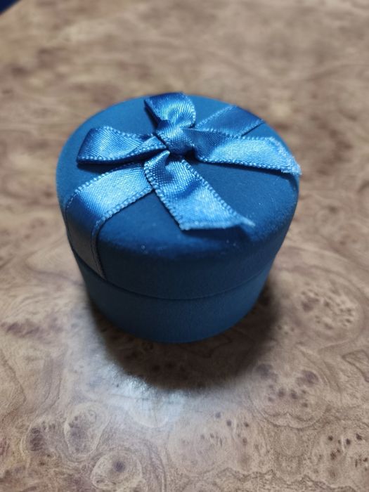 Продам золоті сережки з топазом