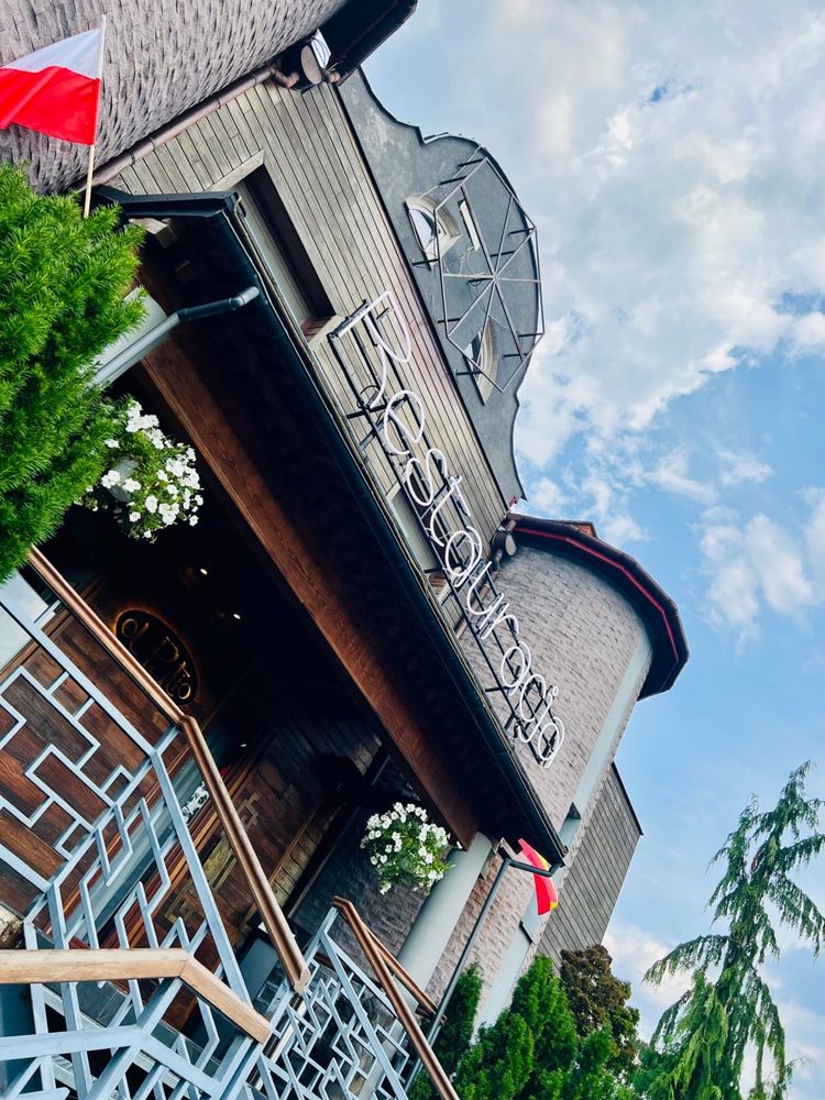 Pokoje Warszawa-Powsin / Restauracja Hiszpańska / blisko lotniska