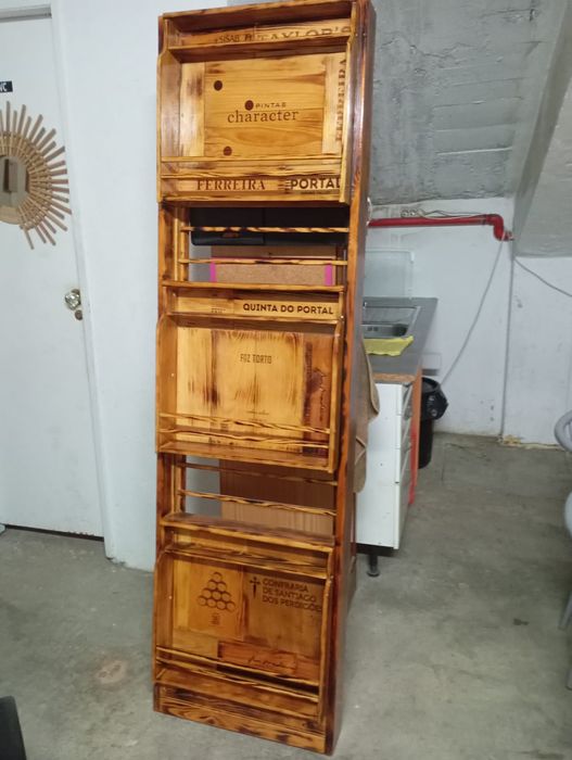 Garrafeira em Madeira nova