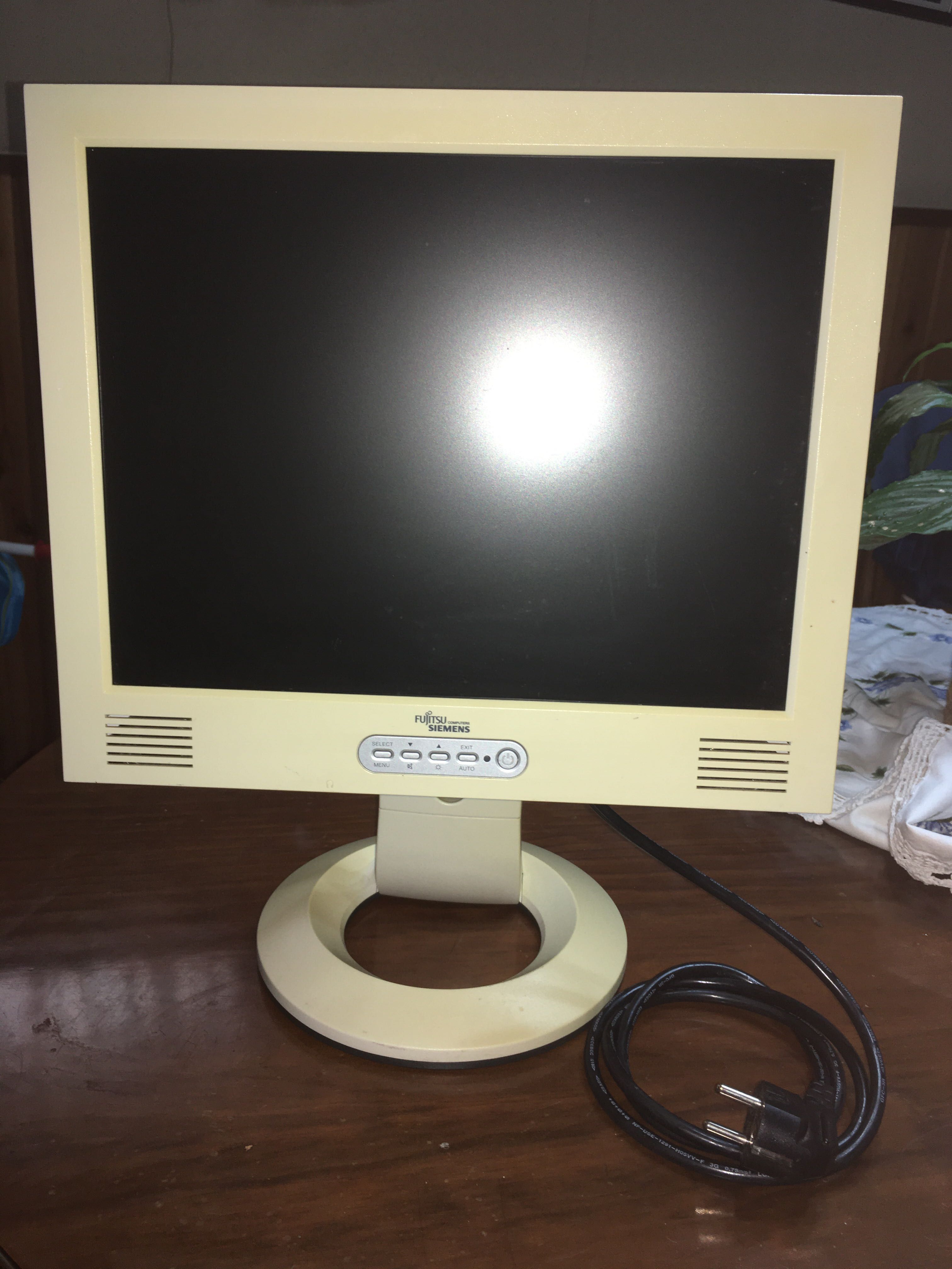 Monitor para PC Fujitsu Siemens 15.5 polegadas