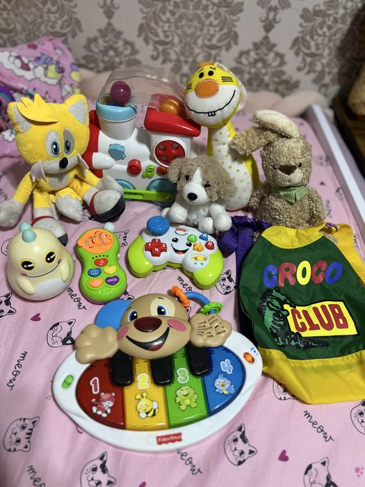 лот іграшок, всі працюють( укр. мова)