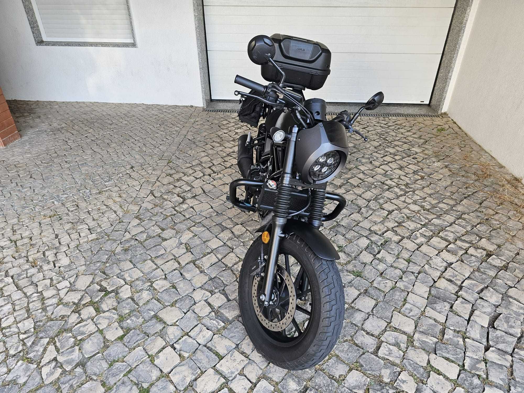 Honda CMX 500 Rebel de Novembro de 2021 com extras impecável