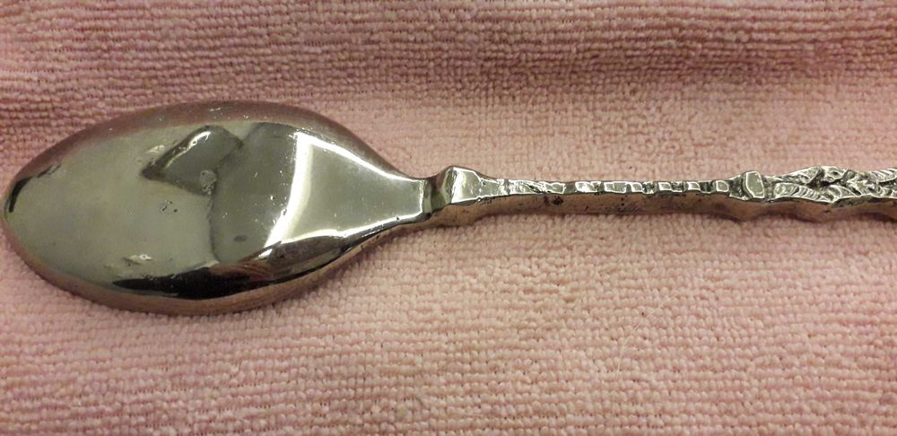 Talheres (3) com querubim, em metal prateado, muito antigos