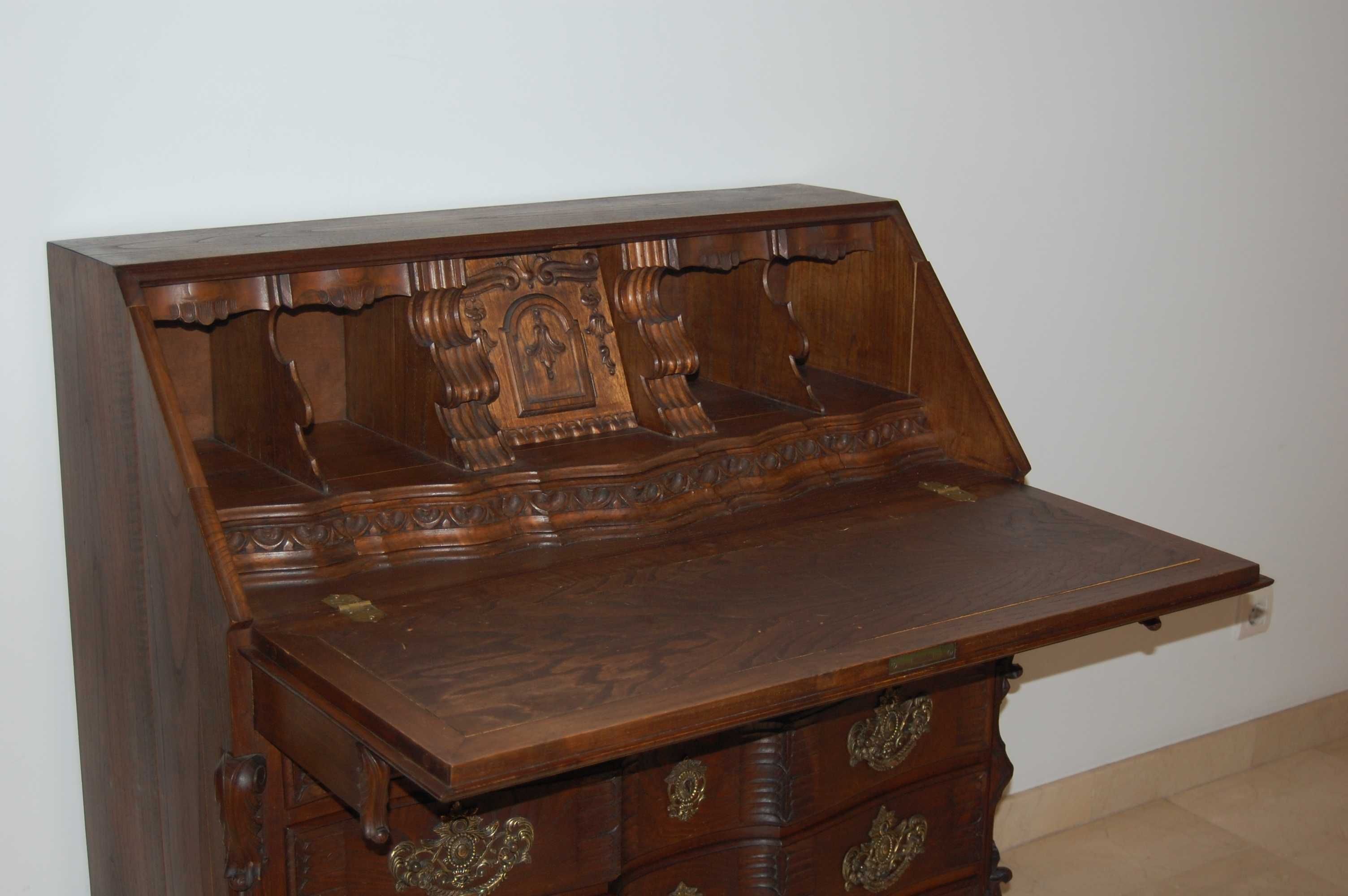 Escrivaninha estilo D.José em madeira de Castanho