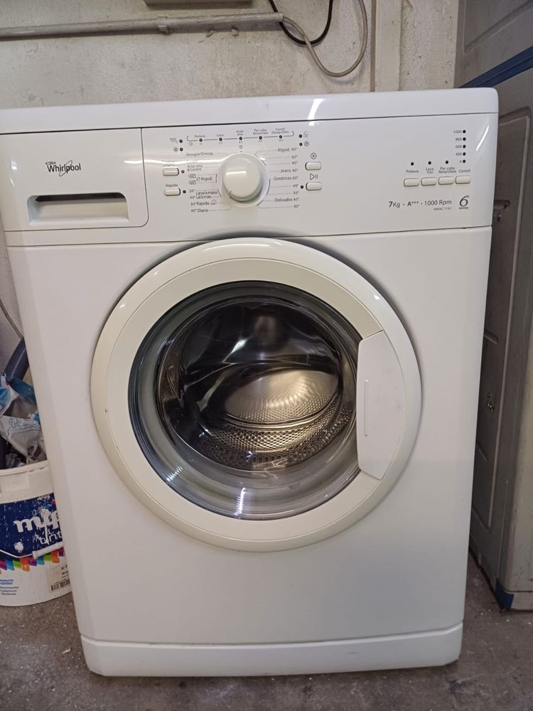 Máquina de lavar a roupa Whirlpool