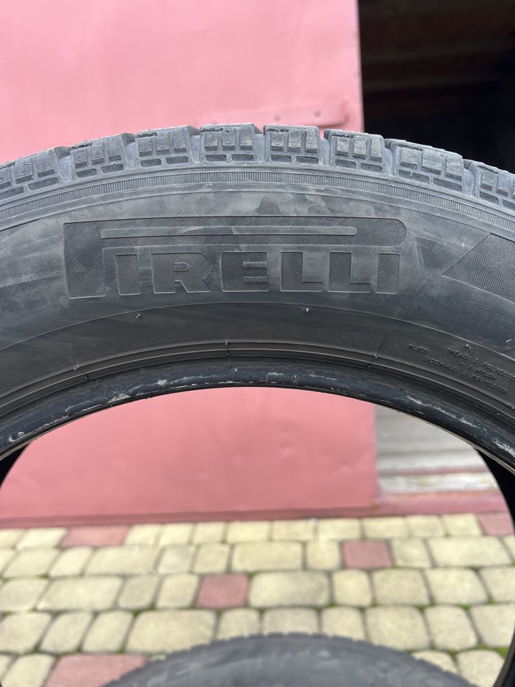 Вживана зимова гума / резина Pirelli R18 2 шт.