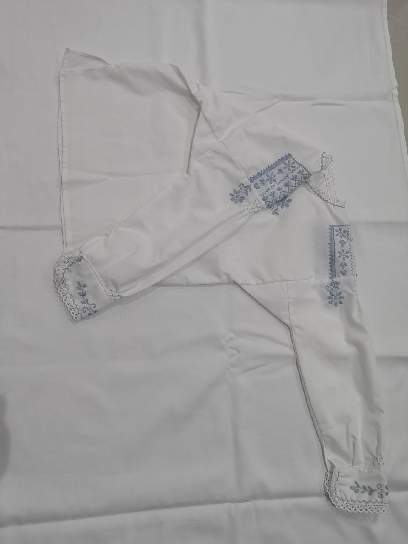 Camisa feita à mão com bordados Viana do Castelo