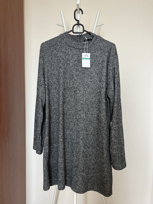 Szara sukienka z golfem XL