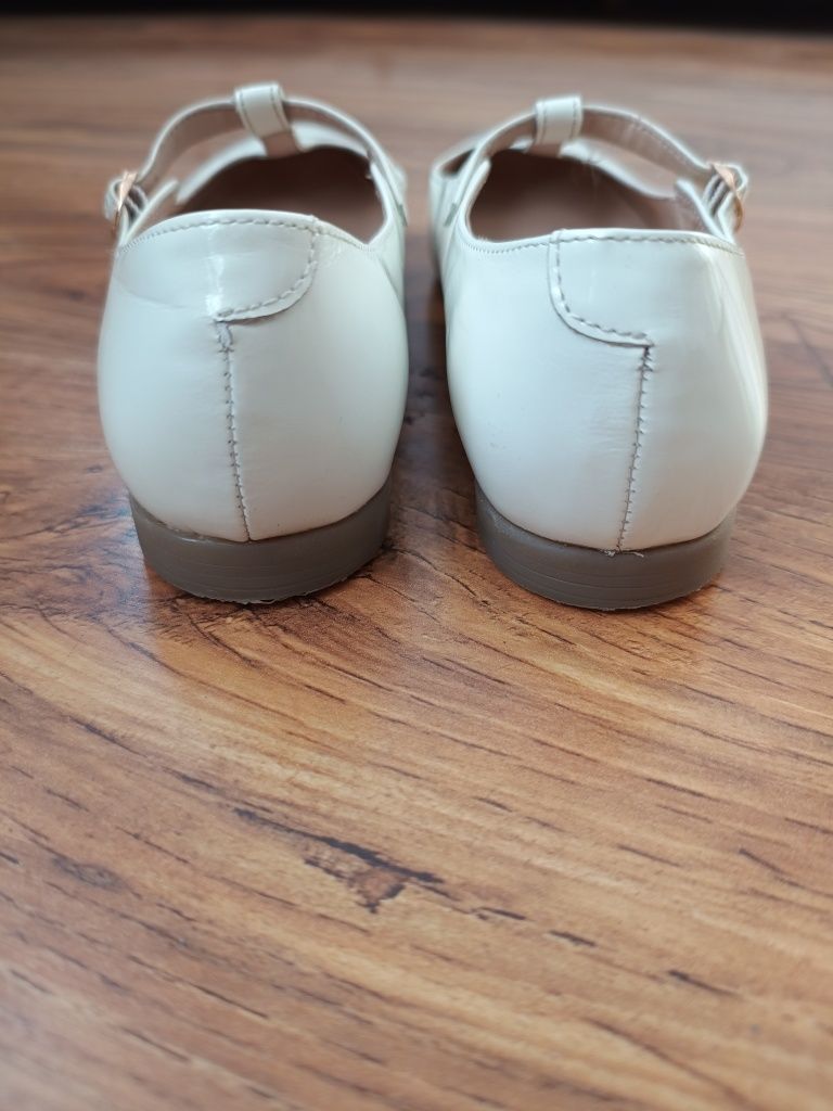 Baleriny sandały białe Lasocki 36