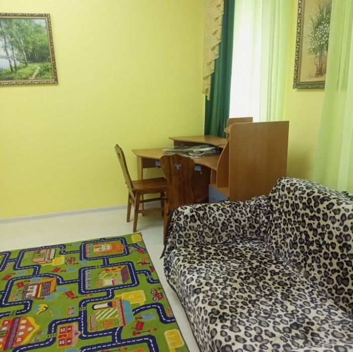 Здається частина будинку центрі