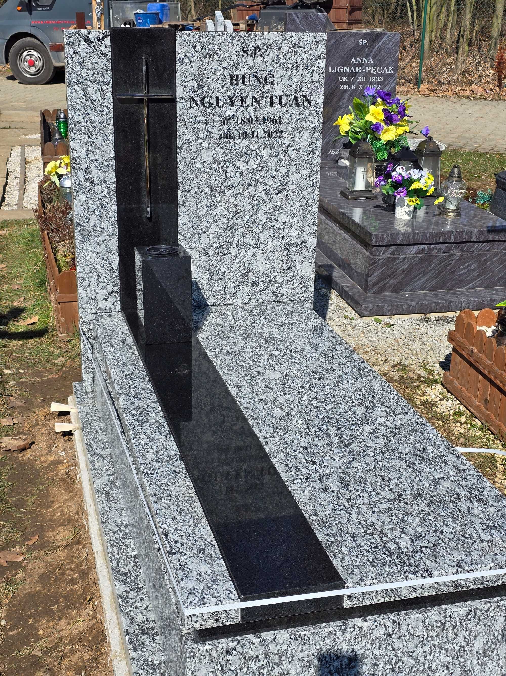 Nagrobek granitowy