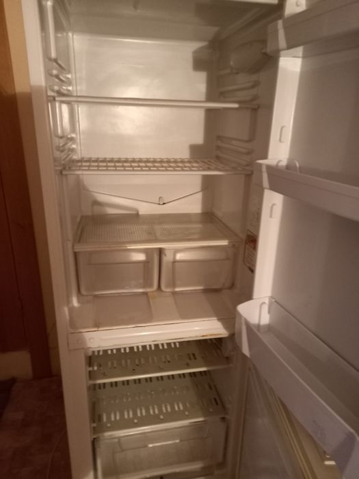 Продам холодильник Indesit