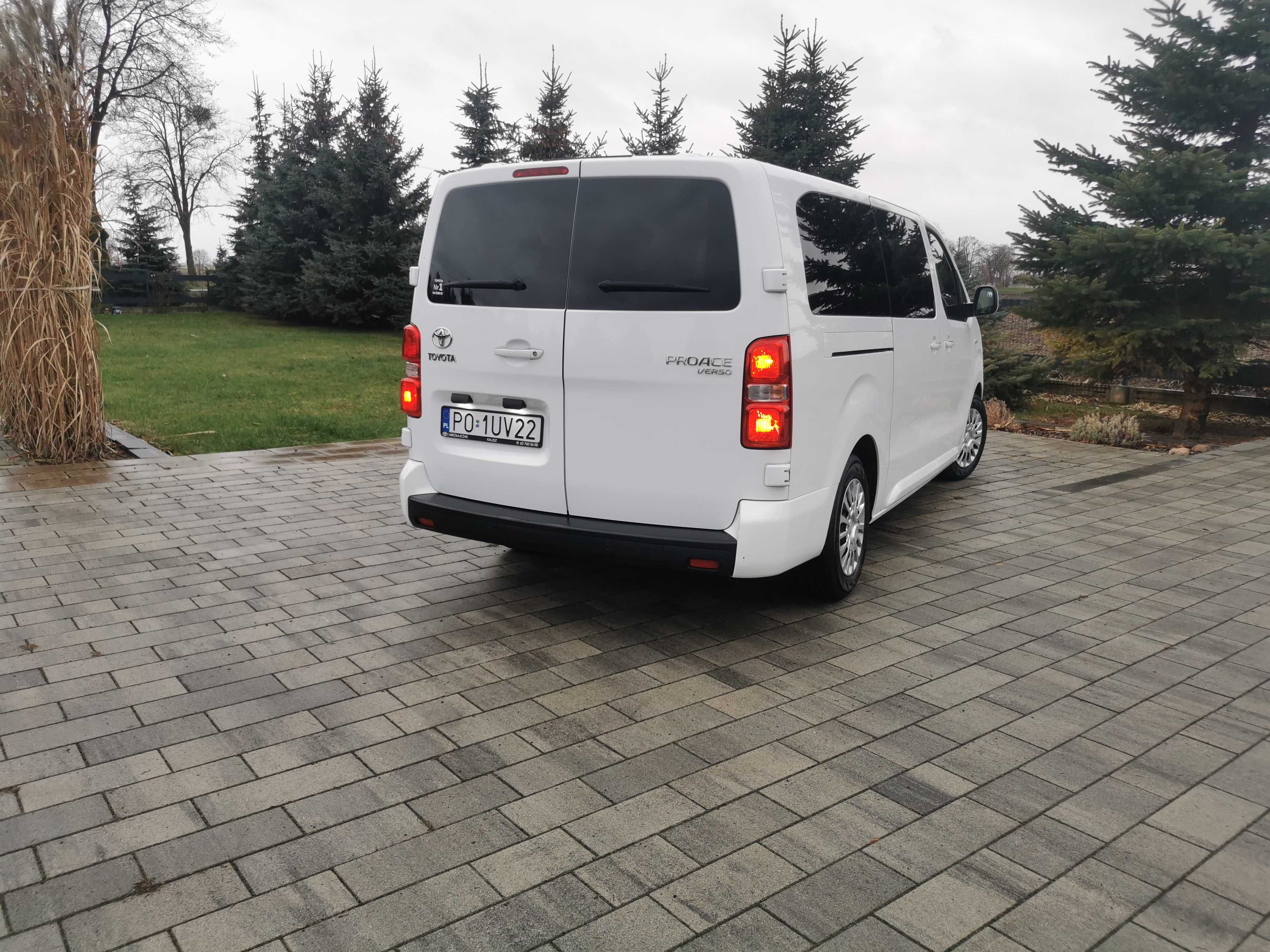Wynajem busa Toyota PROACE VERSO Extra Long, bagażnik rowerowy, hak