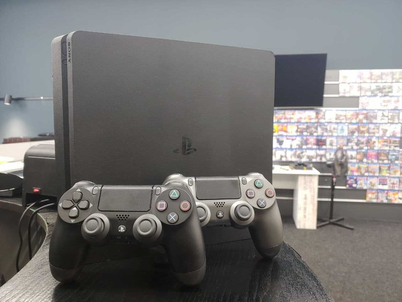Sony PlayStation 4 SLIM 1 TB Б/В + 13 ІГОР В КОМПЛЕКТІ