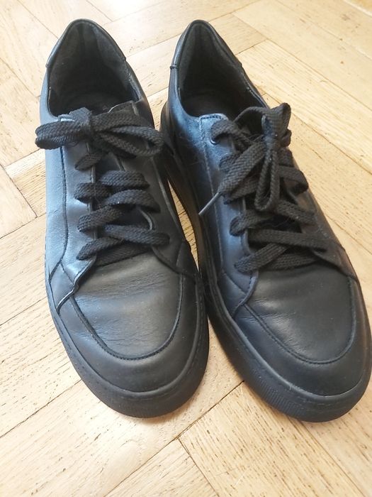 Жіночі шкіряні кросівки 39 розмір