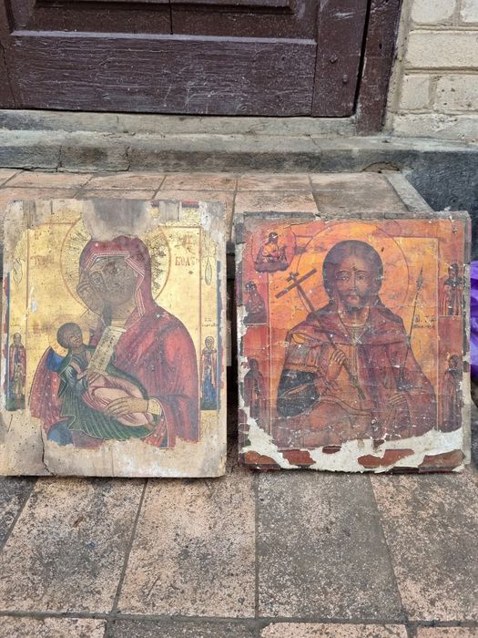 Продам дві старовинні ікони, писані золотом