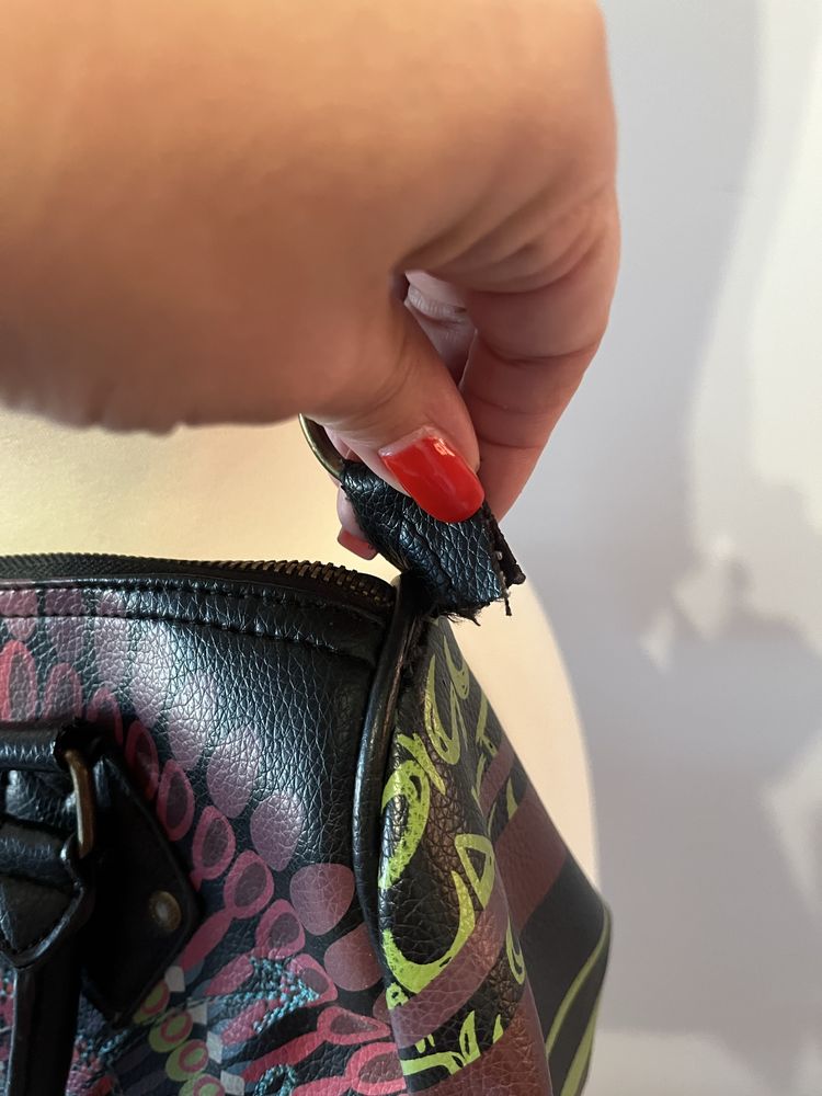 Torebka Desigual w dobrym stanie jednokomorowa