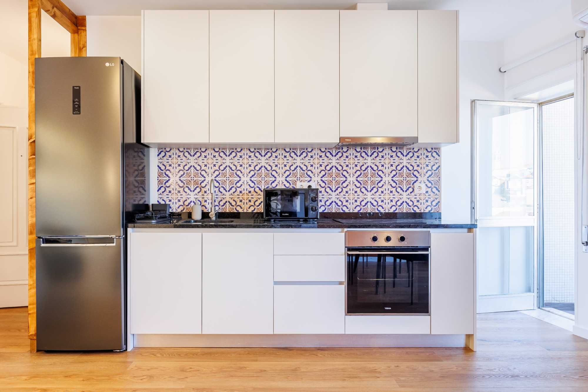 Apartamento com 2 quartos e varanda