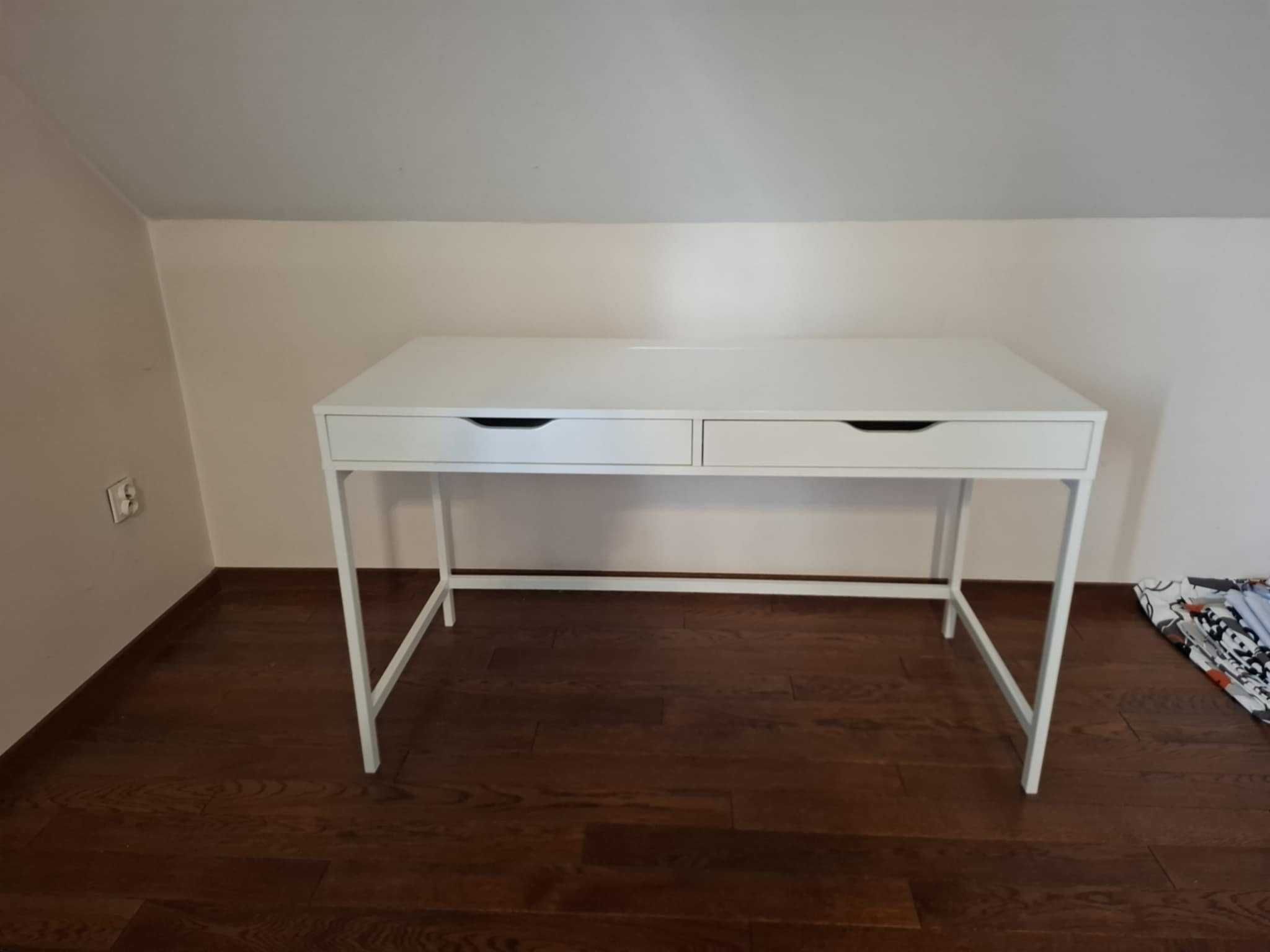 Sprzedam białe biurko IKEA