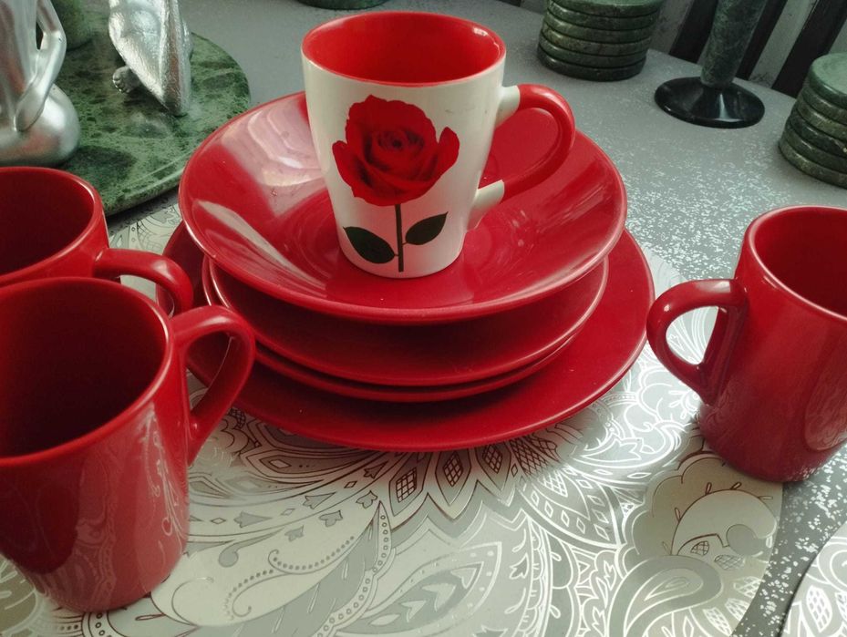 Naczynia kuchenne czerwone 11 sztuk