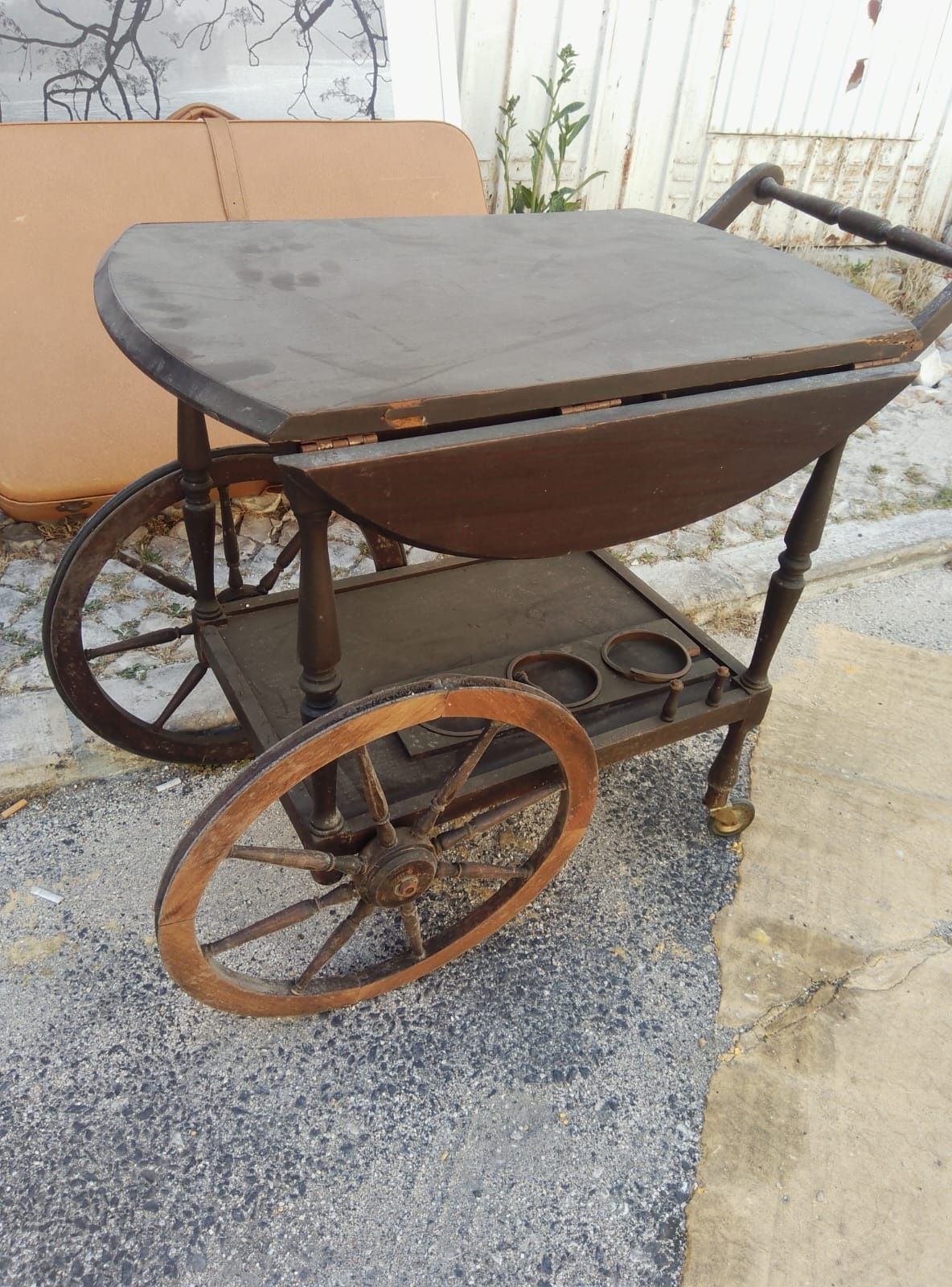 Carrinho de chá vintage muito antigo