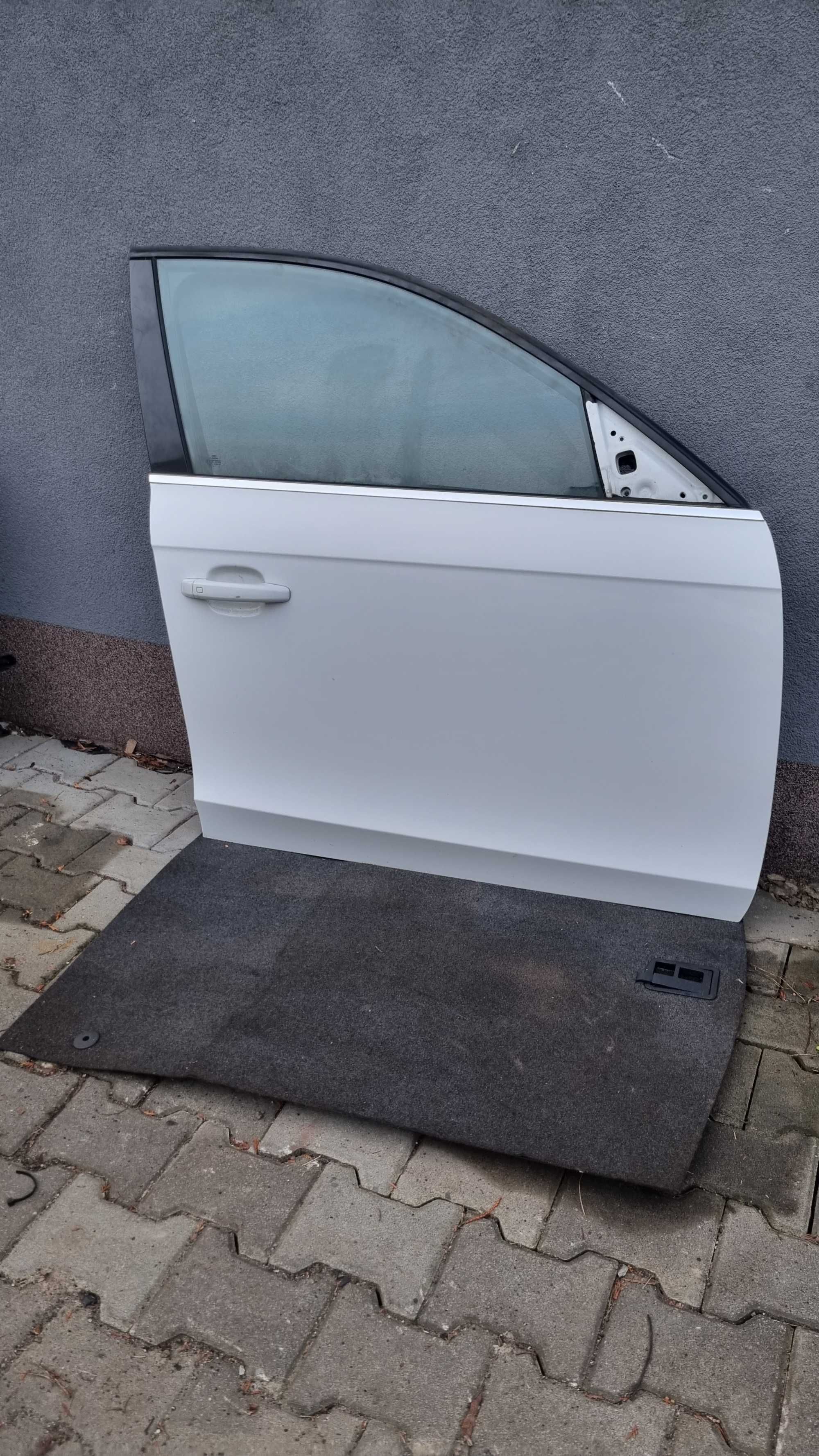 Drzwi prawy przód Audi a4 b8 8k0 Ly9C białe
