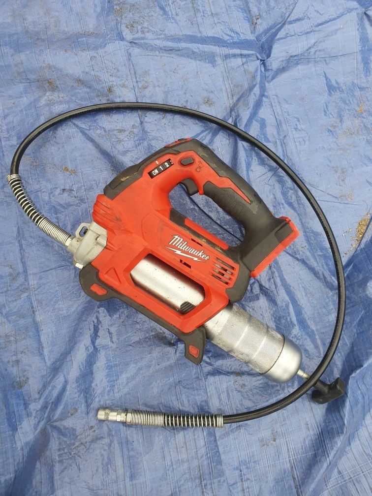 Smarownica Milwaukee M18 GG