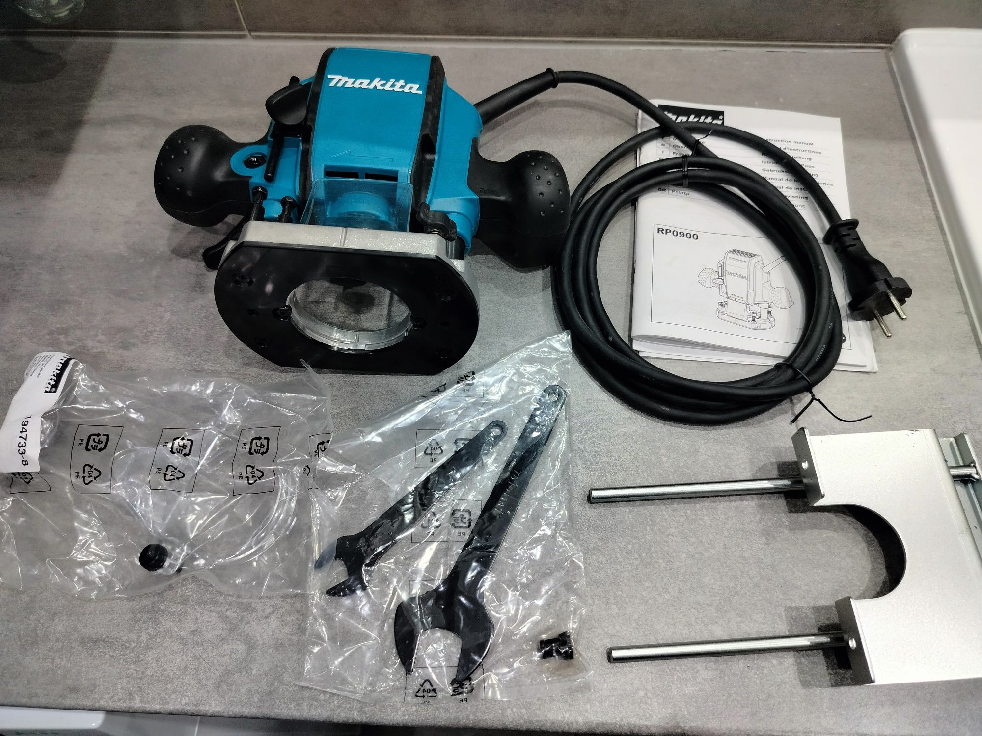 Frezarka Makita RP0900 Makpac Nowa