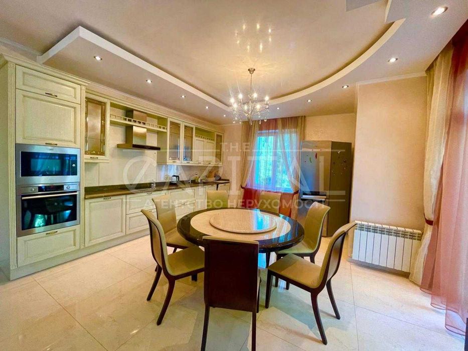 ВЕЛИЧНА РЕЗИДЕНЦІЯ біля води 420м2 — розкіш і приватність у Плютах