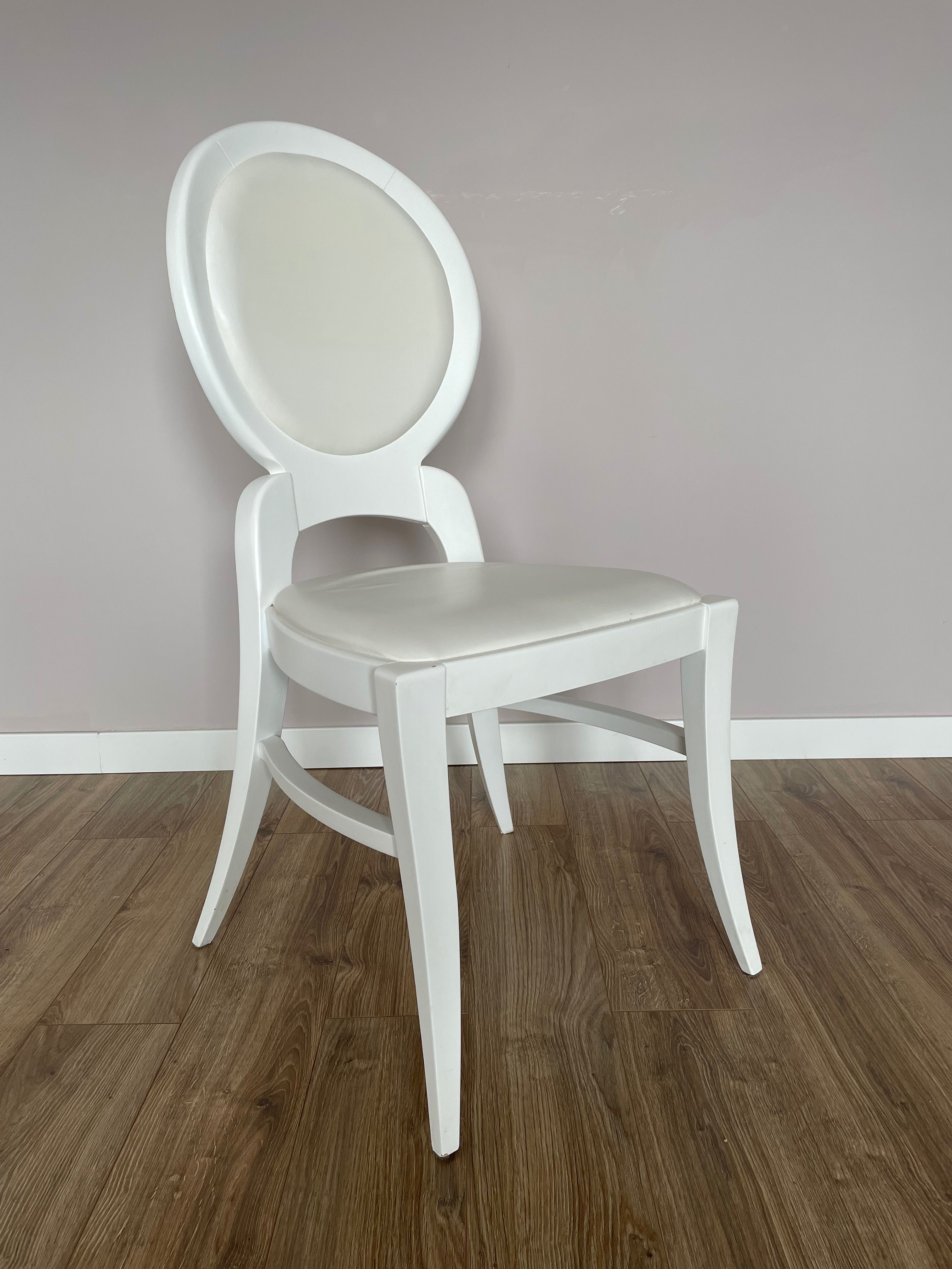 krzesło drewniane białe stylizowane