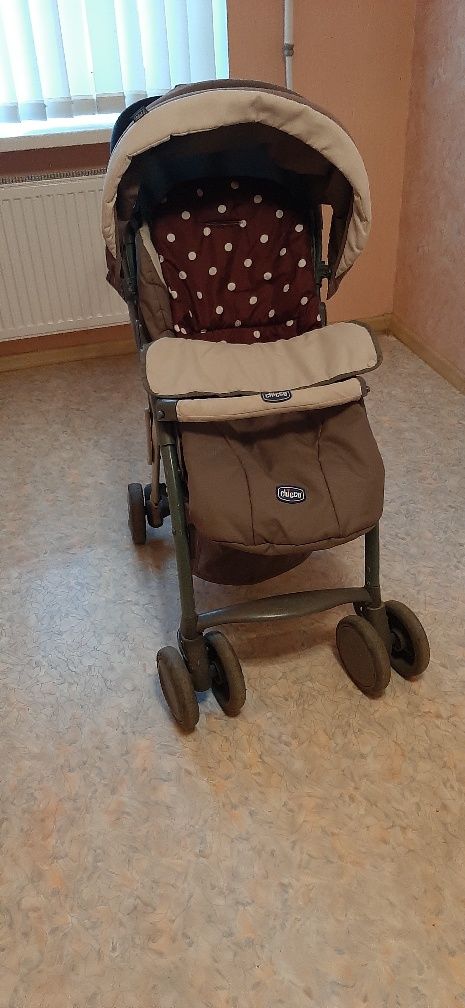 Продам прогулочную колясочку  chicco.