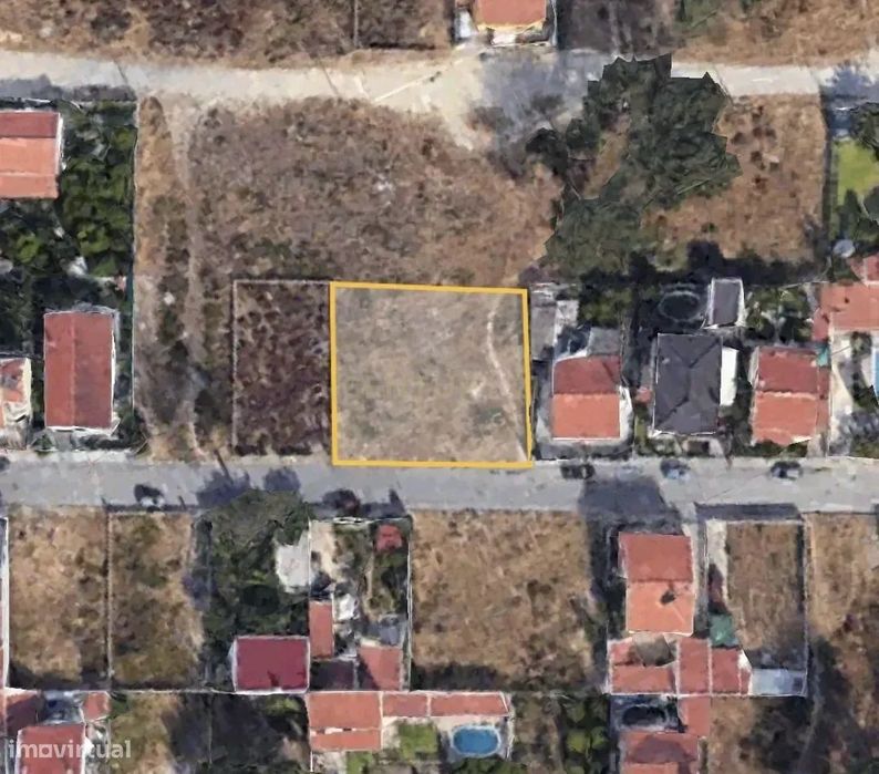 Terreno em Fernão Ferro inserido em lote de 680m2 = 2 lotes