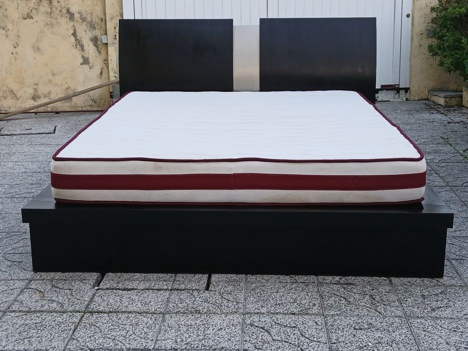 Vendo CAMA de CASAL GRANDE,MODERNA com estrado, COLCHÃO e 4 gavetas.