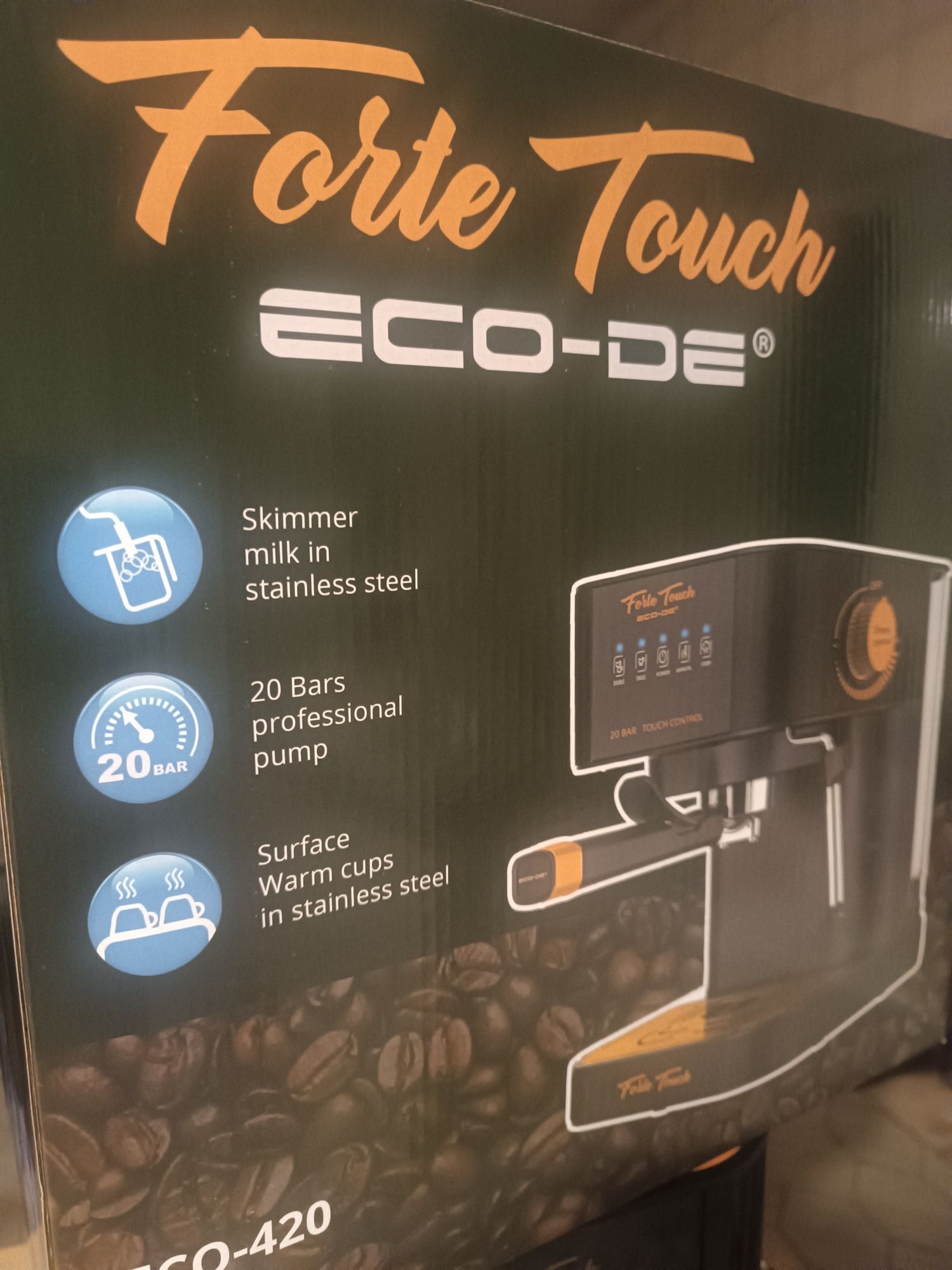 Máquina de café, com aquecedor de chávenas.