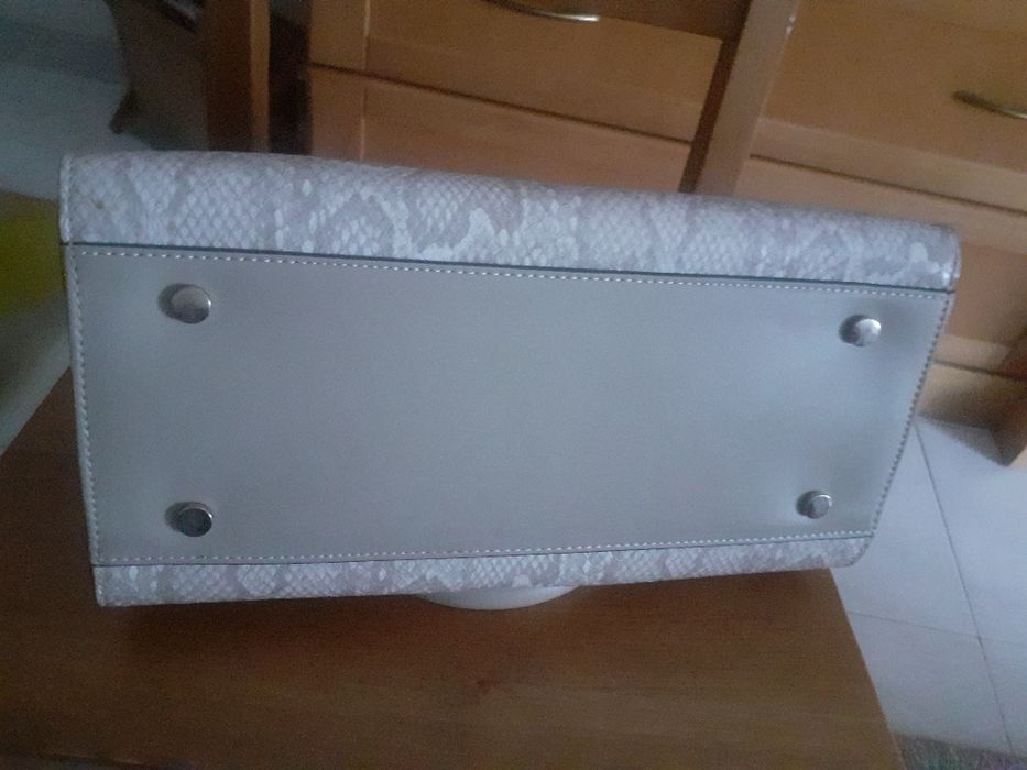 Mala Cinza Claro tigreza ( Guess) C/ Nova