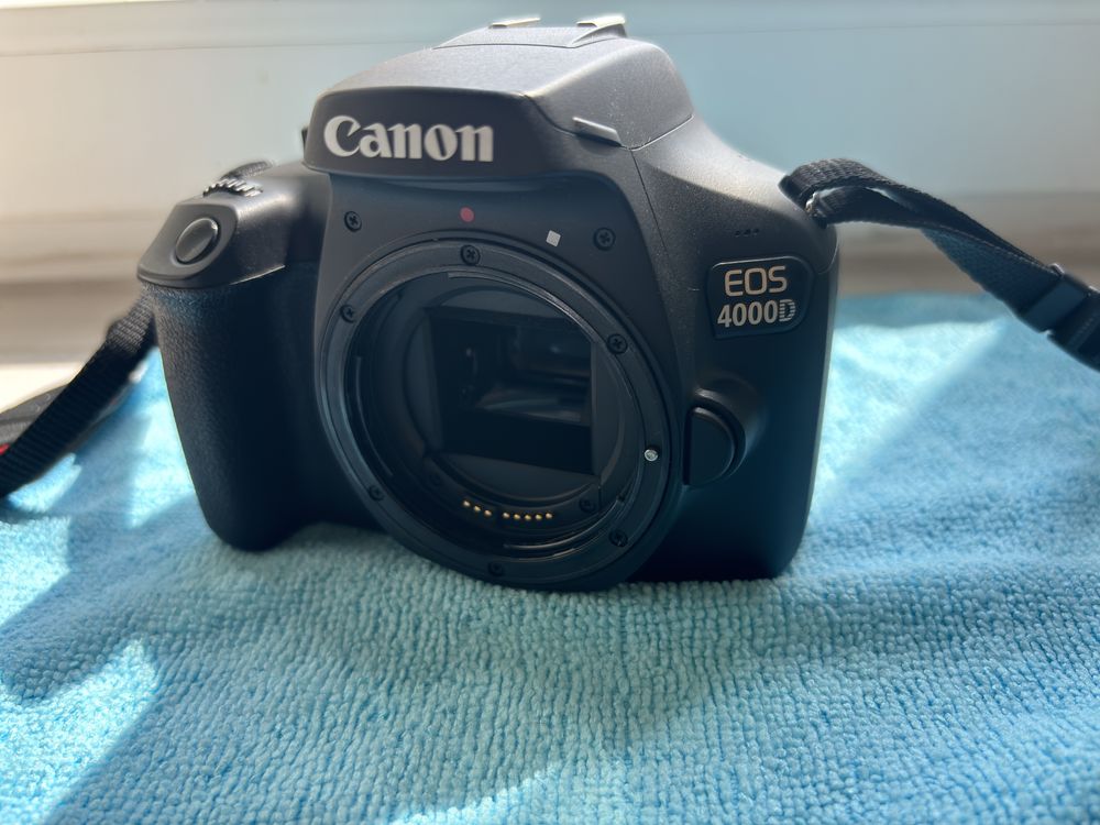 Дзеркальна фотокамера Canon EOS4000D
