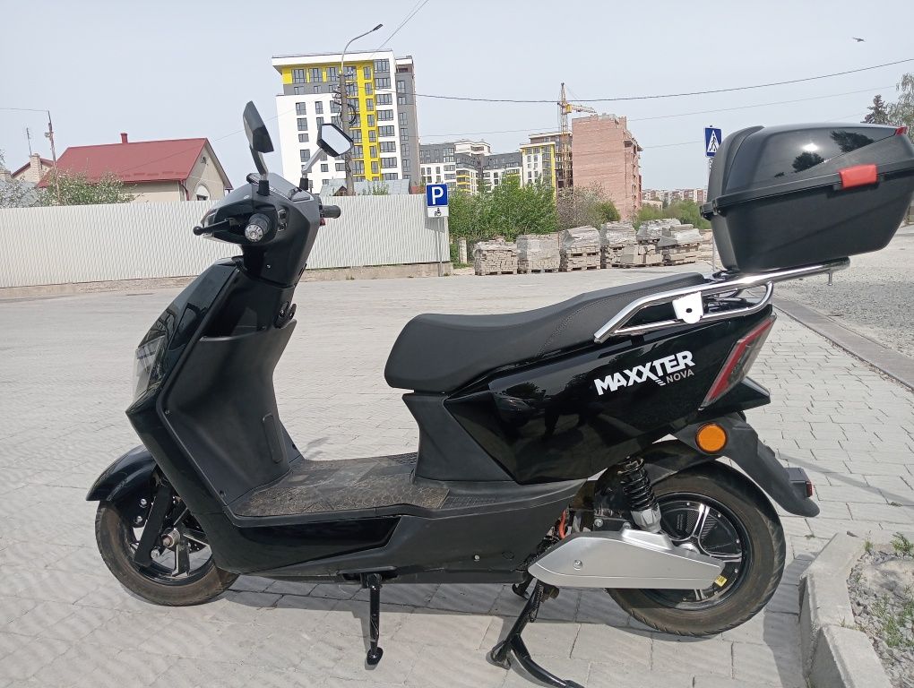 Електроскут Maxxter nova