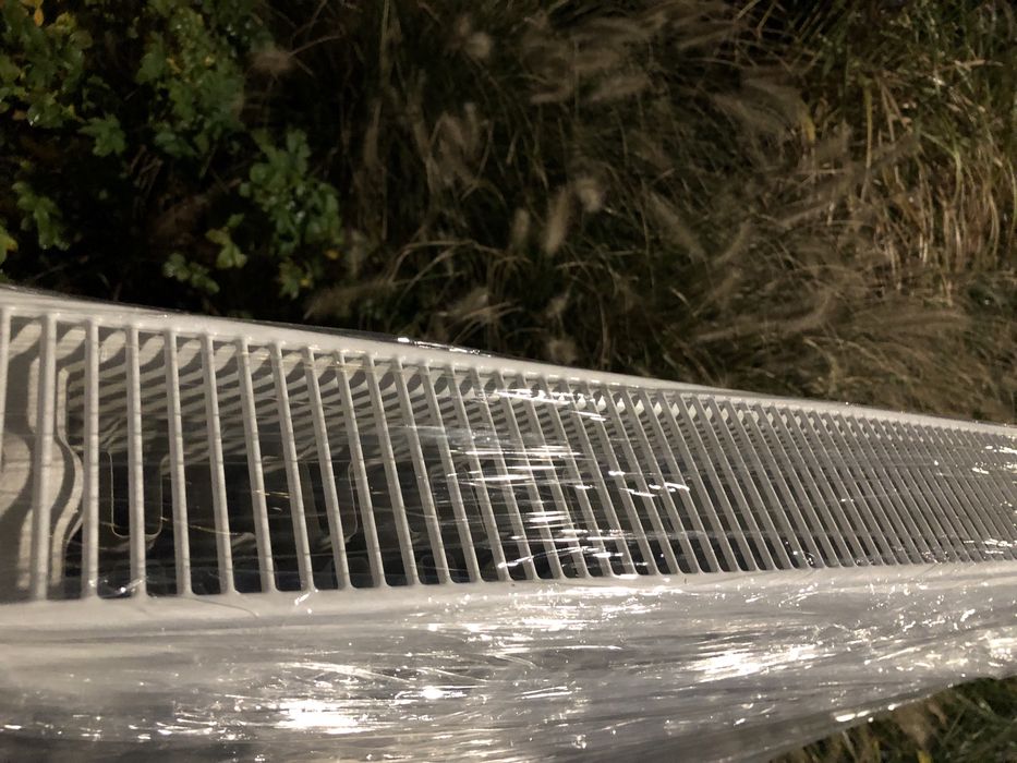 Grzejnik Pionowy wys. 90 szer. 80 cm. Stan Nowy dewelop.