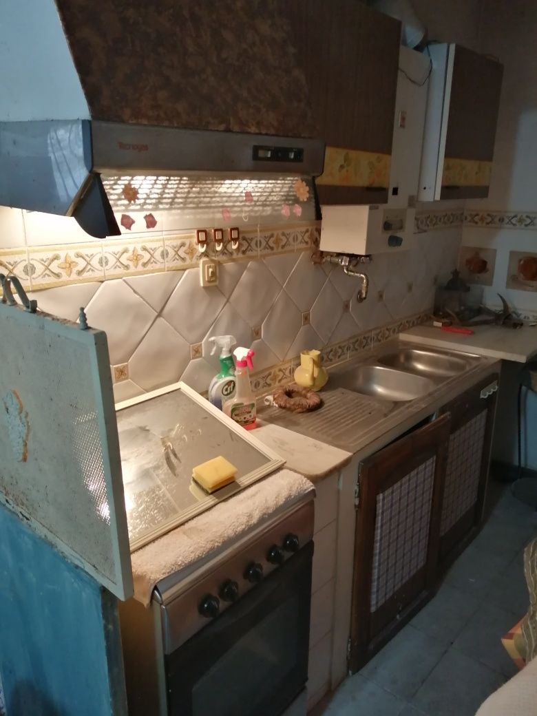 2 quartos rústicos, com uso de WC, sala e cozinha. Máximo 4 pessoas.
