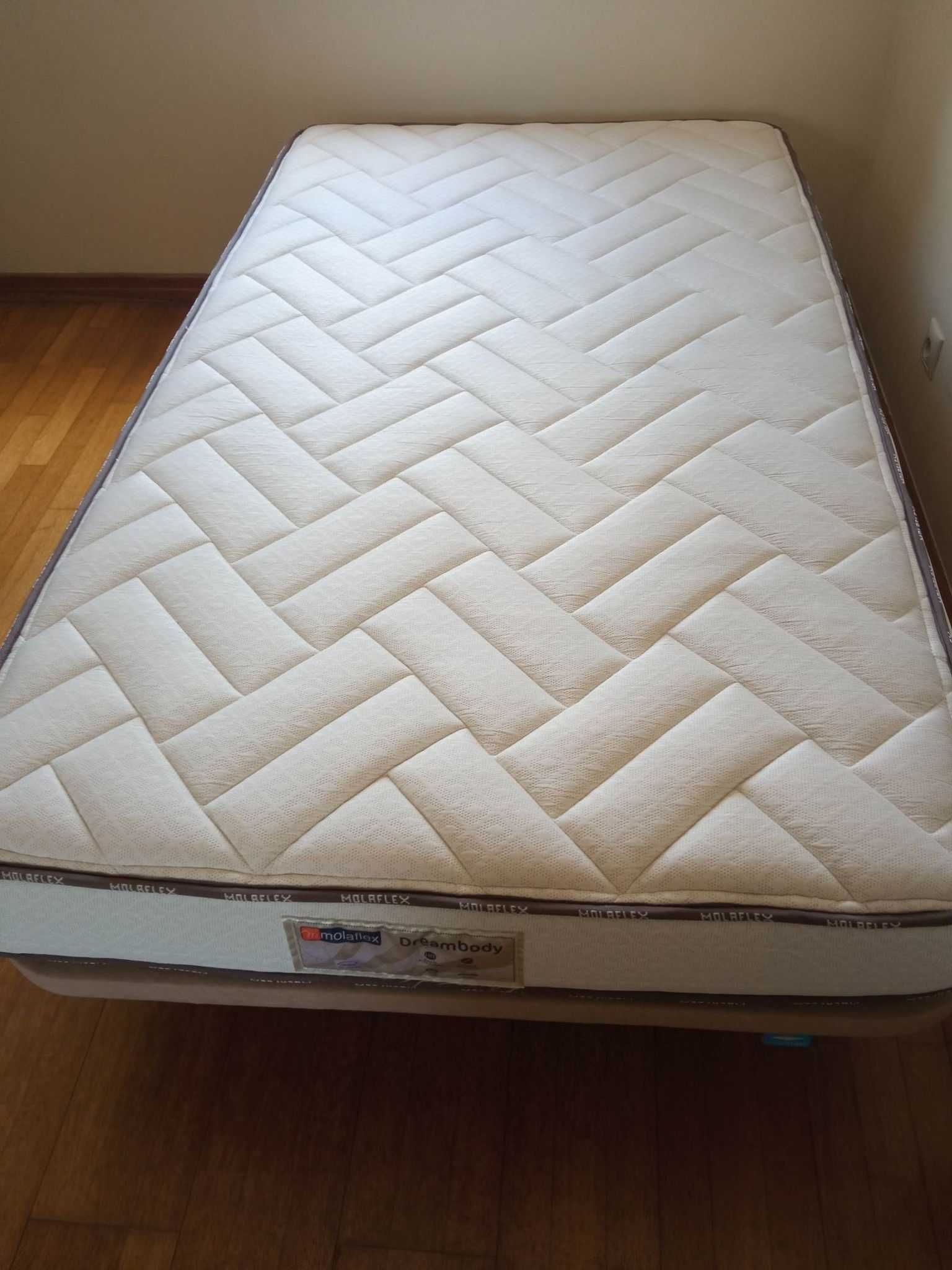 Duas camas com colchão 110x195 como novas