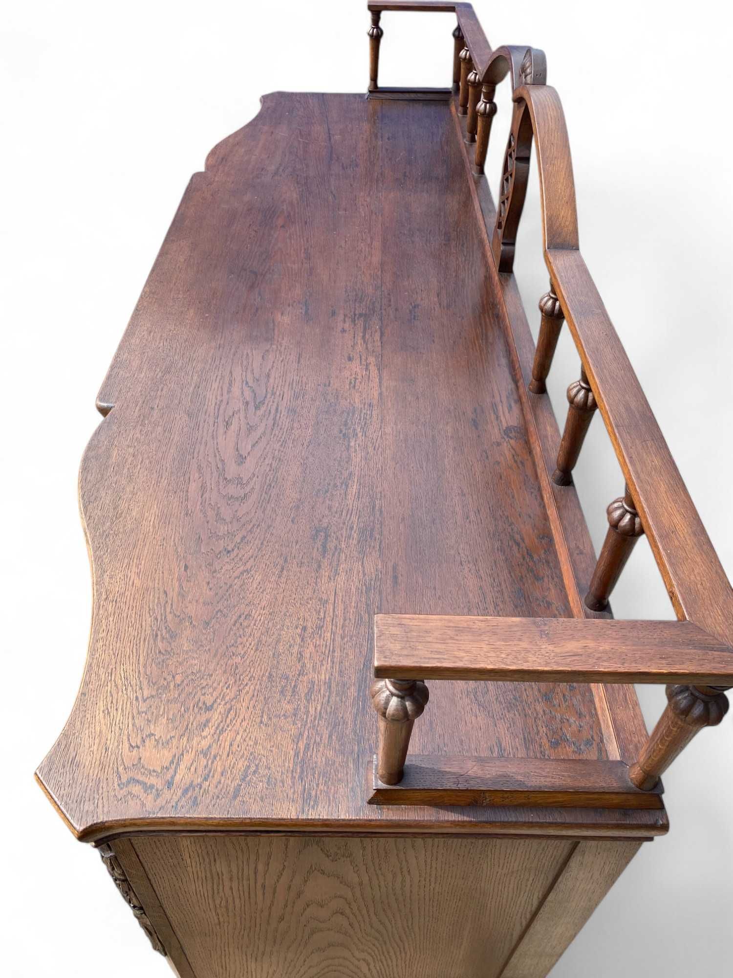 Pięknie zdobiona komoda dębowa w stylu ludwikowskim, sideboard bufet