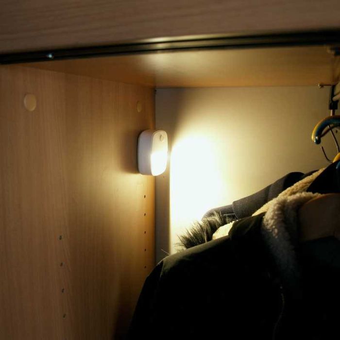 Lampka nocna LED z czujnikiem ruchu zmierzchu