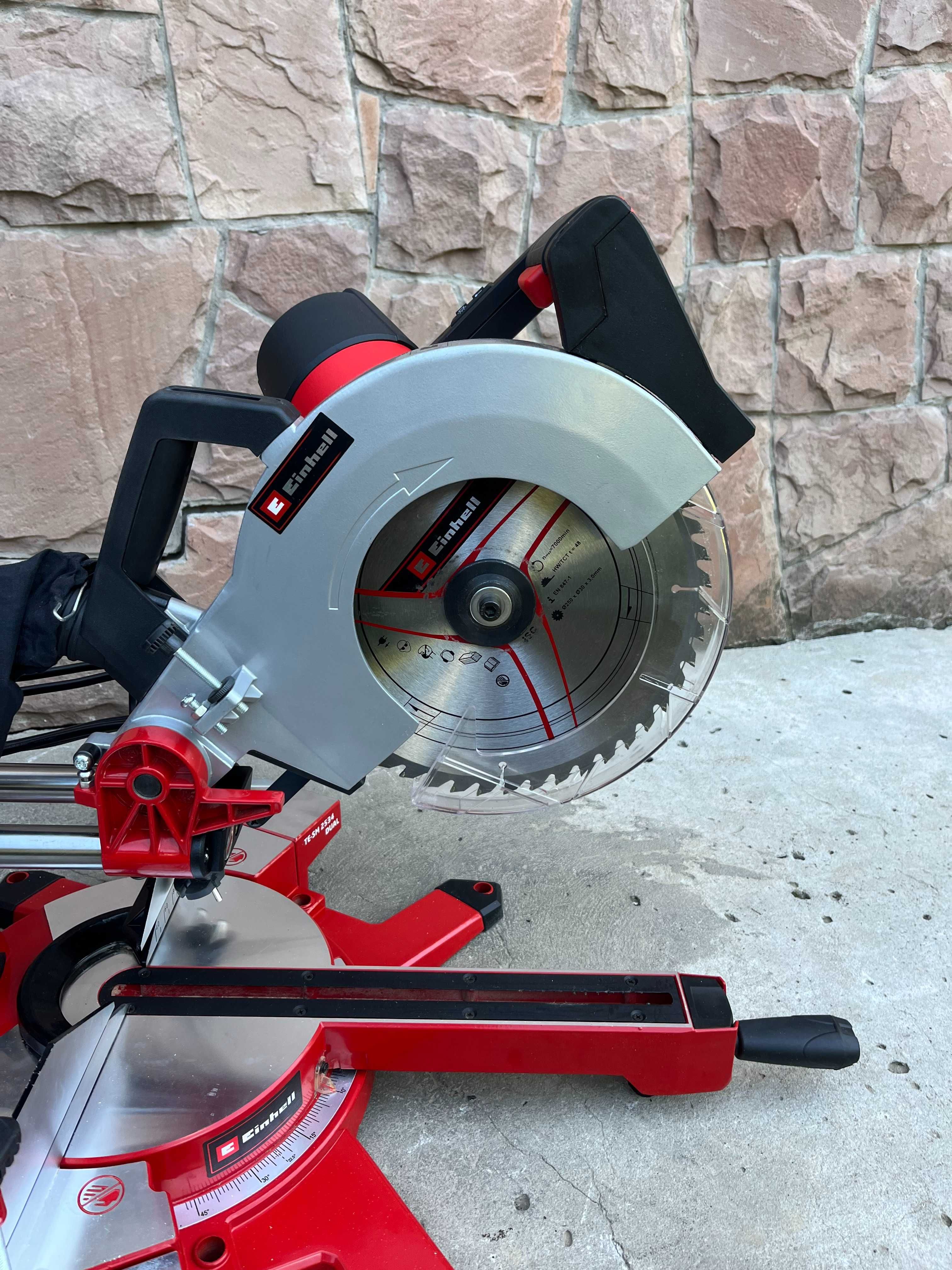 Торцювальна пила Einhell 2534Dual