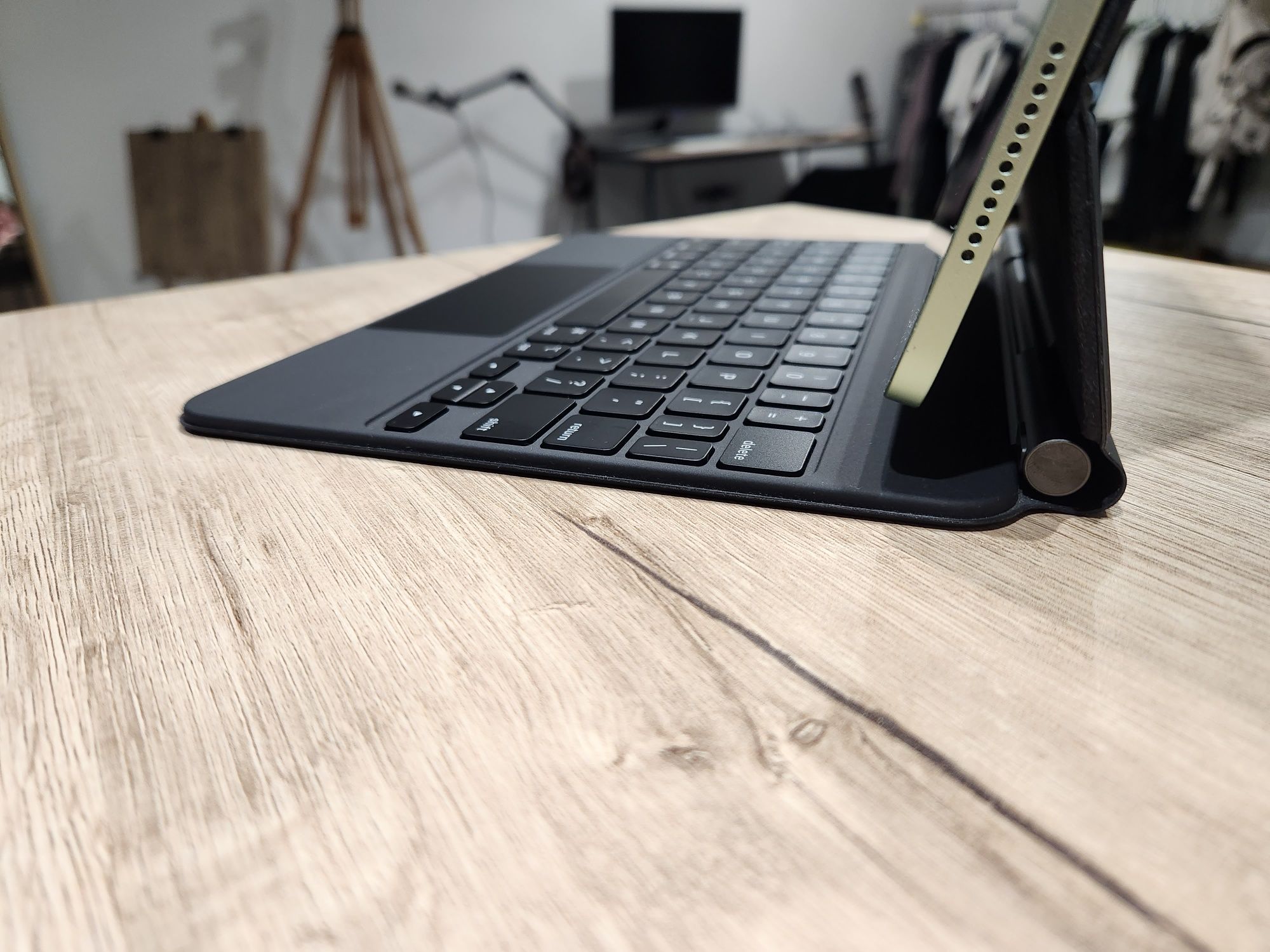 Magic Keyboard iPad Pro 11, Air 4, 5 gen. (MXQT2) чохол-клавіатура